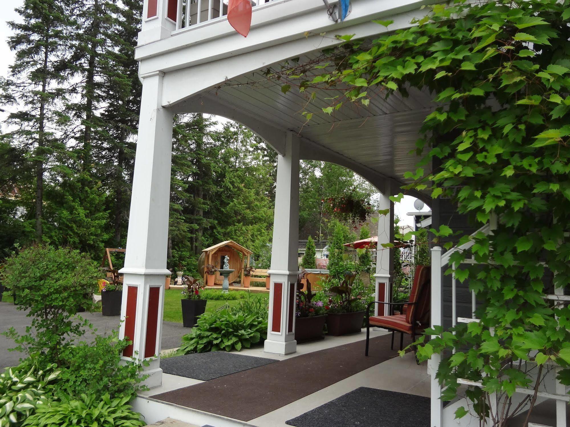 Hotel Saint-Donat Bagian luar foto